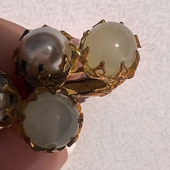 Miriam Haskell Signed Vintage Pearl Drop Clip On Earrings - Picture 7 of 7